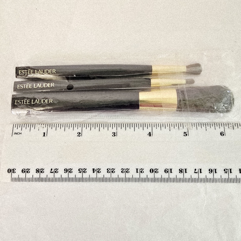 Estée Lauder Cosmetic Brush Set with Cleaning Mat - Picture 4 of 6